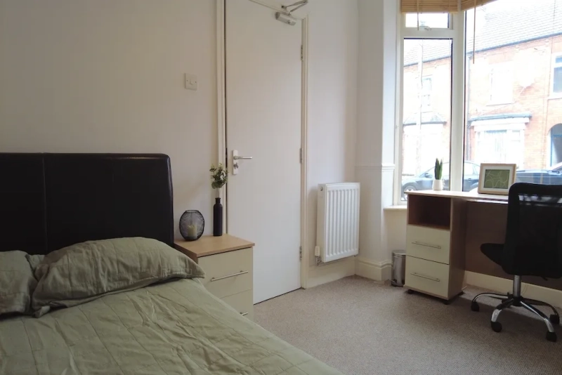 4 Bedroom Student House - Bills Included - Thumbnail 3