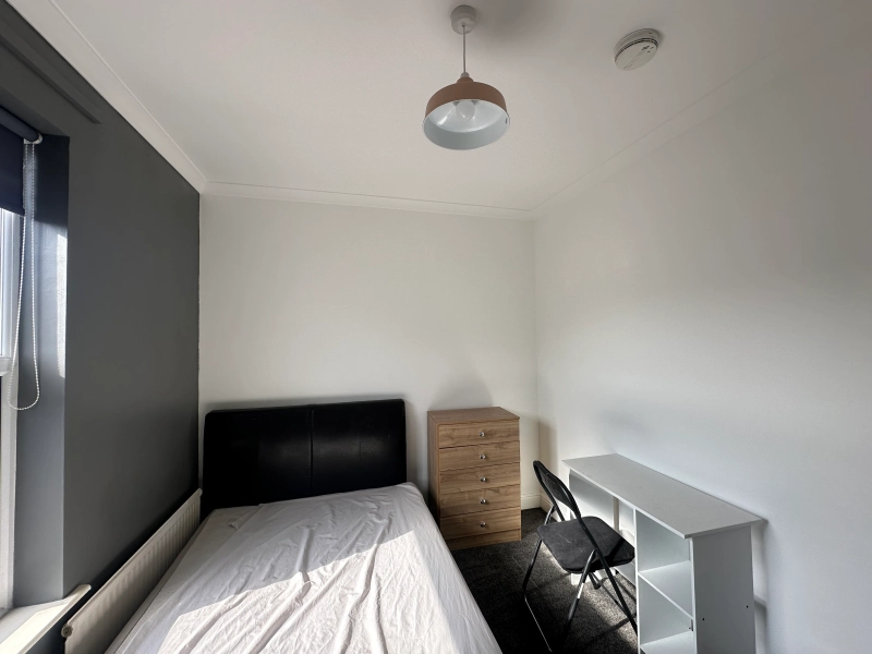 4 Bedroom Student House - Bills Included - Thumbnail 6
