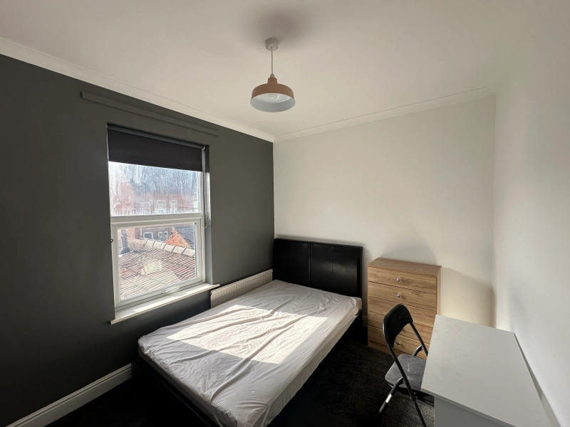 4 Bedroom Student House - Bills Included - Thumbnail 4