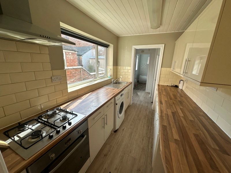 4 Bedroom Student House - Bills Included - Thumbnail 7