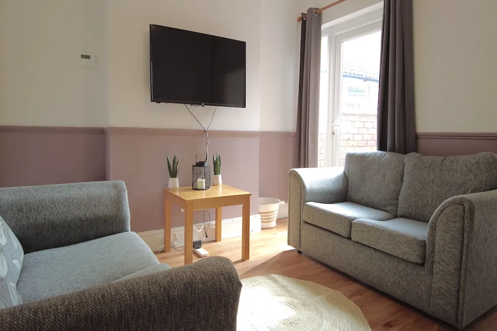 4 Bedroom Student House - Bills Included - Image 1