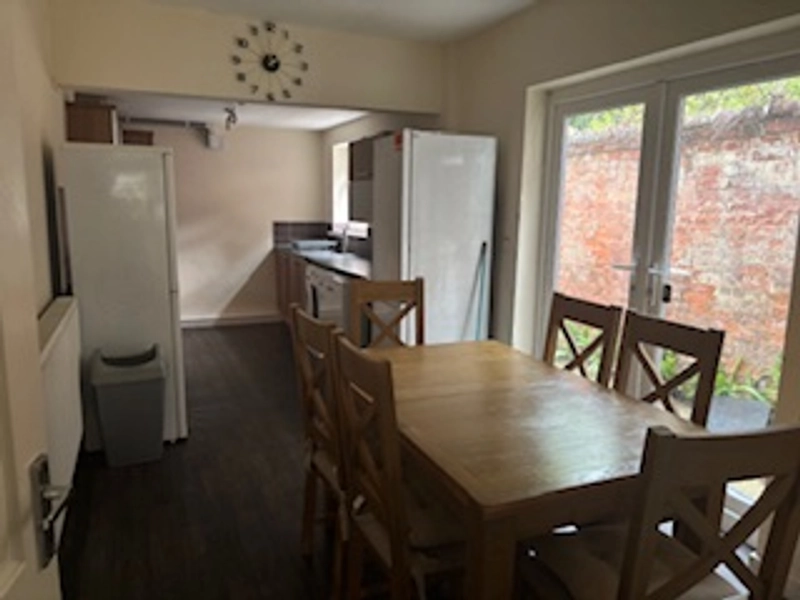 5 Bedroom Student House Arboretum (5 min NTU) NG1 4GZ - Thumbnail 6