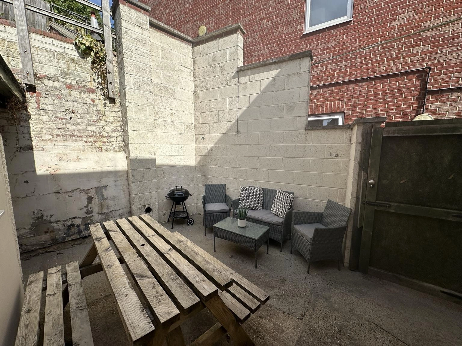 Alexandra Terrace / SPARE ROOMS -AVAILABLE NOW! - Image 24