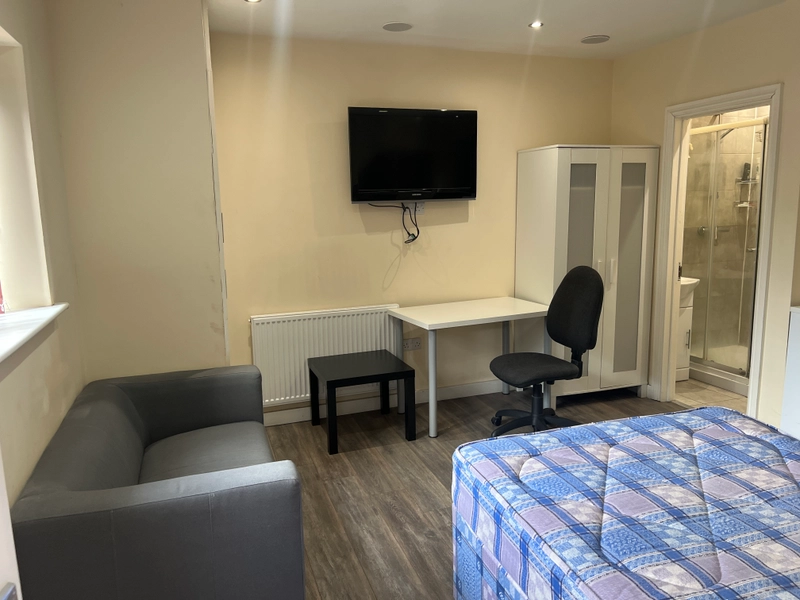 Lenton: Student 1 bedroom studio apartment - Derby Grove - Thumbnail 12