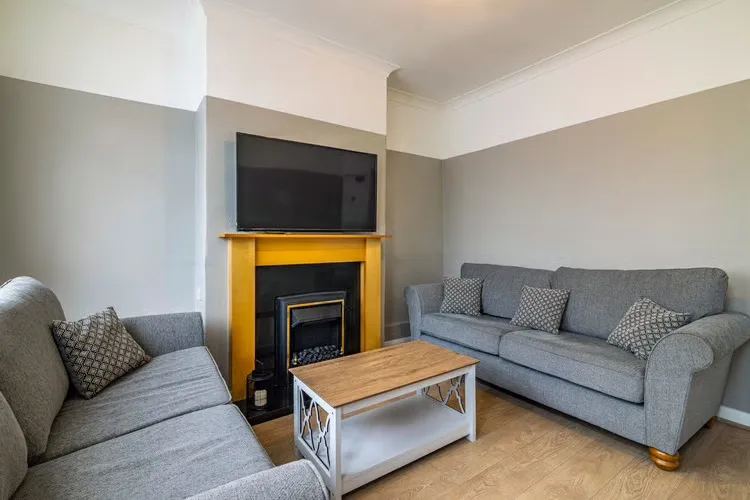 St Andrews St // 3 Bed // SEPT 2026 - Image 10