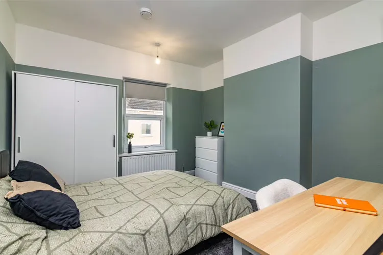 St Andrews St // 3 Bed // SEPT 2026 - Image 7
