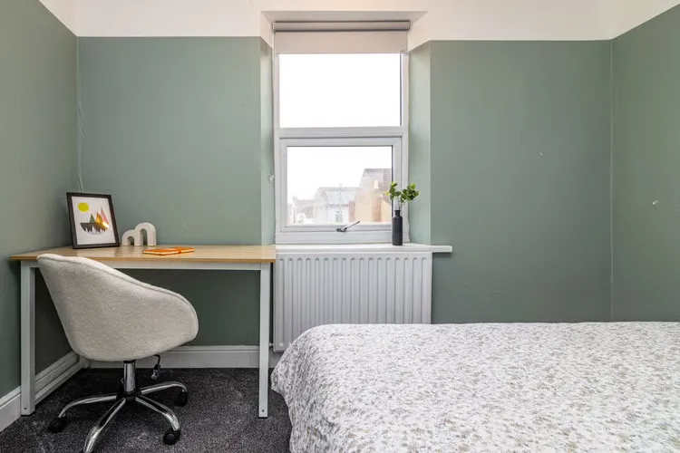 St Andrews St // 3 Bed // SEPT 2026 - Image 5
