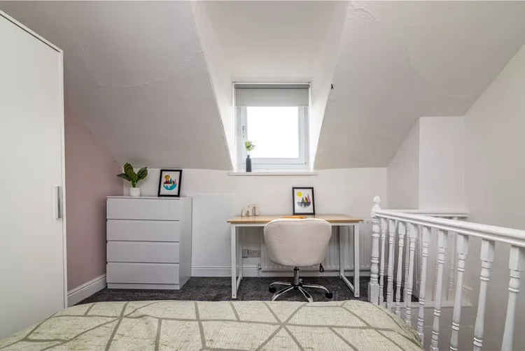 St Andrews St // 3 Bed // SEPT 2026 - Image 2
