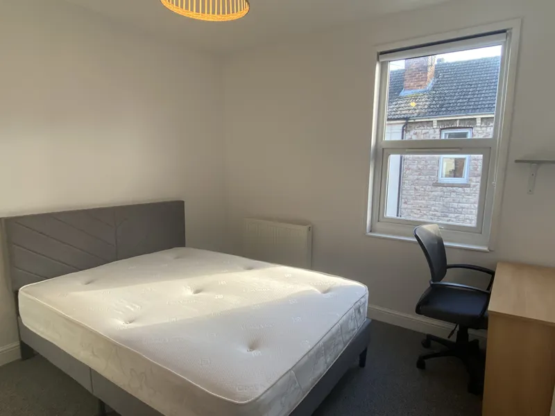 Chelmsford St // 3 Bed // SEPT 2026 - Image 5