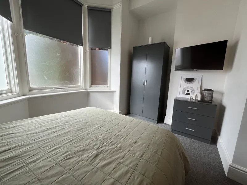 All Ensuites // Large 5 Bed // West End // SEPT 2026 - Image 9