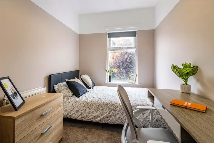 West End // Spacious 5 Bed // SEPT 2026 - Image 2