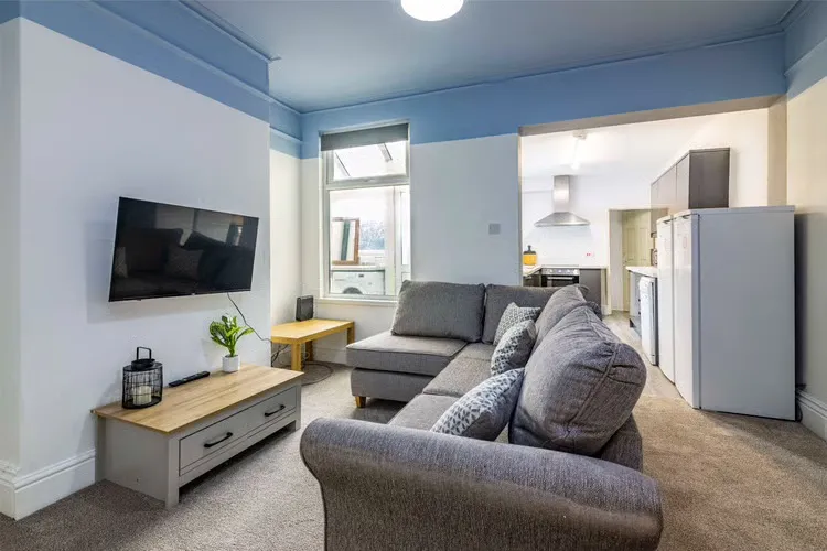 West End // Spacious 5 Bed // SEPT 2026 - Image 4