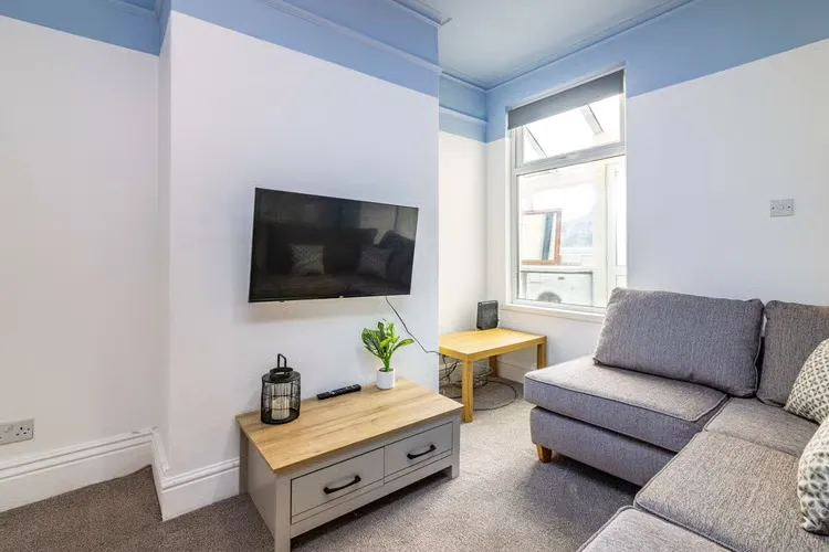 West End // Spacious 5 Bed // SEPT 2026 - Image 5