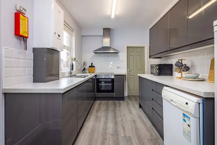 West End // Spacious 5 Bed // SEPT 2026 - Image 8