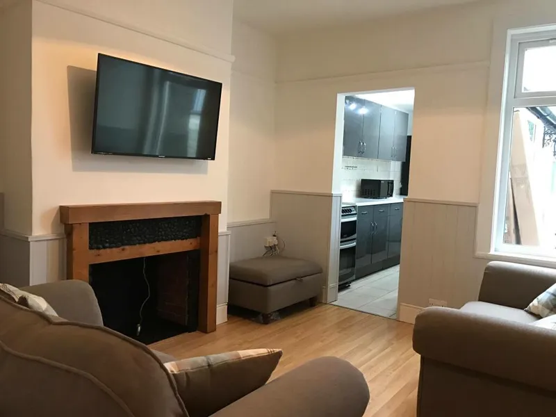 Thesiger St // 2 Bed +2 Study Rooms // AUG 2026 - Image 5