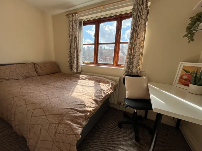 Extra Large Property // 3 Bed +Study // SEPT 2026 - Image 8