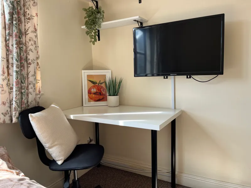Extra Large Property // 3 Bed +Study // SEPT 2026 - Image 10