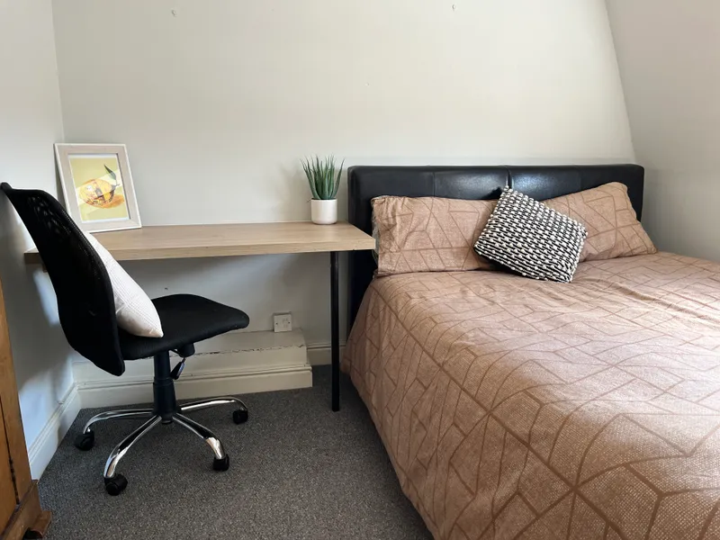 Extra Large Property // 3 Bed +Study // SEPT 2026 - Image 20