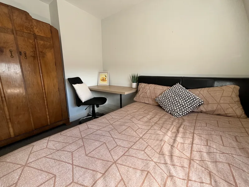 Extra Large Property // 3 Bed +Study // SEPT 2026 - Image 22