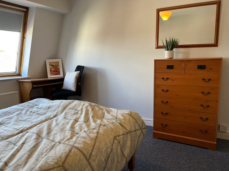 Extra Large Property // 3 Bed +Study // SEPT 2026 - Image 24