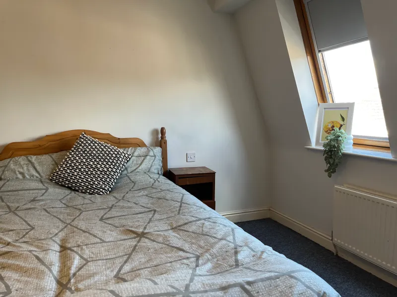 Extra Large Property // 3 Bed +Study // SEPT 2026 - Image 25