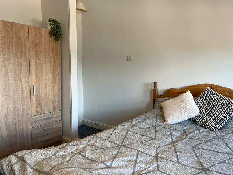 Extra Large Property // 3 Bed +Study // SEPT 2026 - Image 14