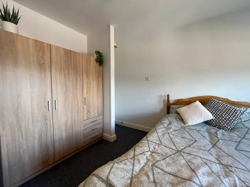 Extra Large Property // 3 Bed +Study // SEPT 2026 - Image 13