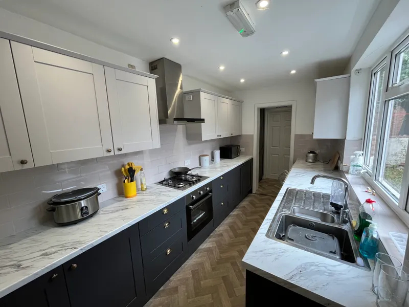 Large 5 Bed Property // Sept 2026 - Image 5