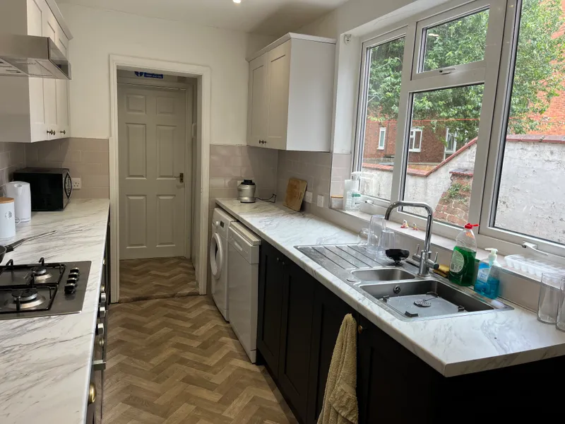 Large 5 Bed Property // Sept 2026 - Image 7
