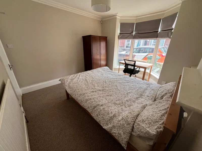 Large 5 Bed Property // Sept 2026 - Image 8