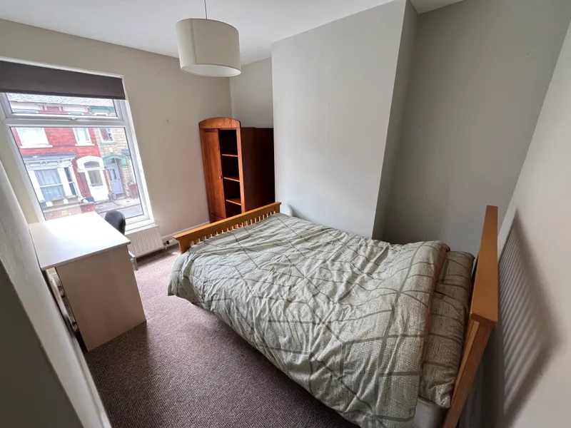 Large 5 Bed Property // Sept 2026 - Image 9
