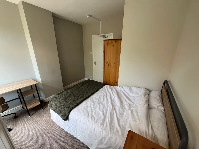 Large 5 Bed Property // Sept 2026 - Image 12