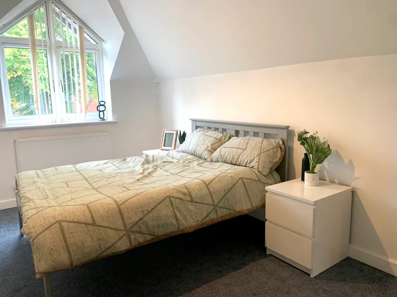 2 BED STUDENT APARTMENT // 2026/7 - Image 2