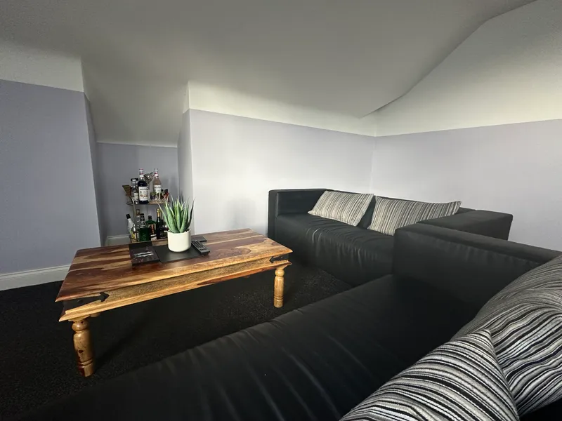 Modern 2 Bed 2 Bath Apartment // 2026/7 - Image 2