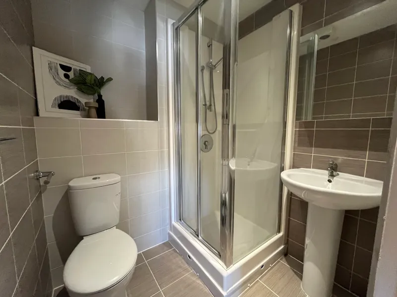 Modern 2 Bed 2 Bath Apartment // 2026/7 - Image 5