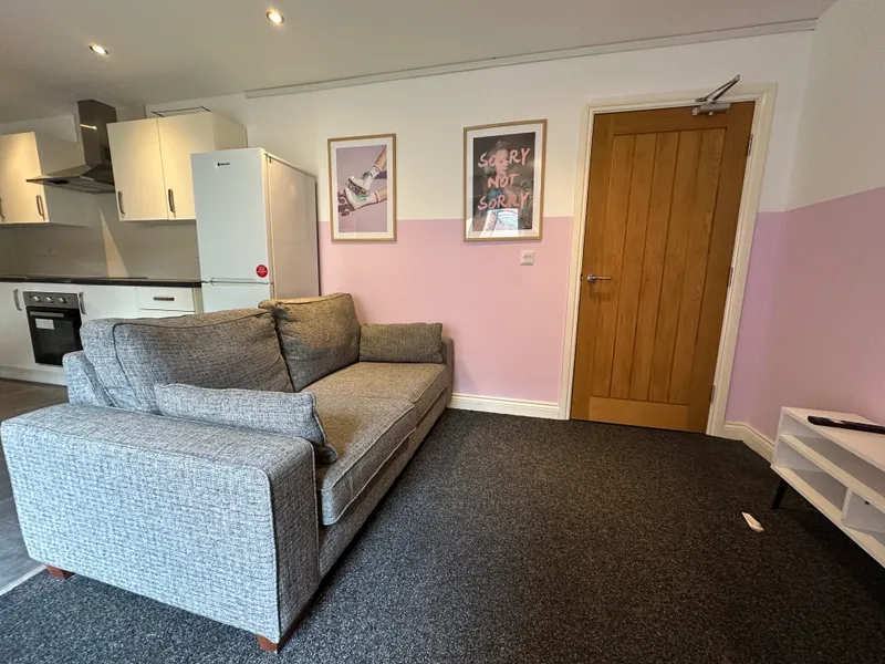 Stunning 2 Bedroom 2 Bathroom Apartment // 2026/7 - Image 2