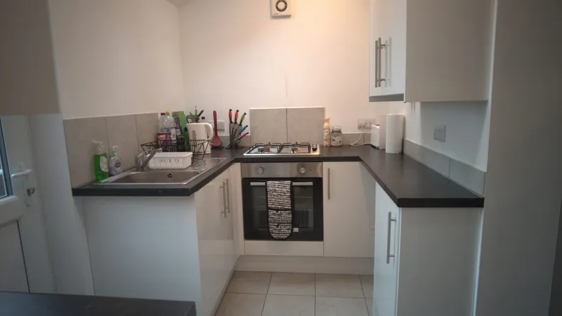 Charming 2 Bedroom House // 2026/7 - Image 3