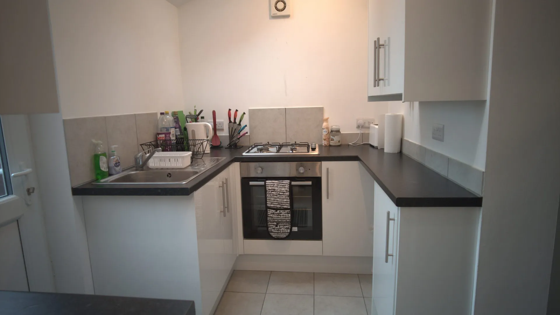 Portland St // 2 Bed & 2 Bath // AUG 2026 - Main Image