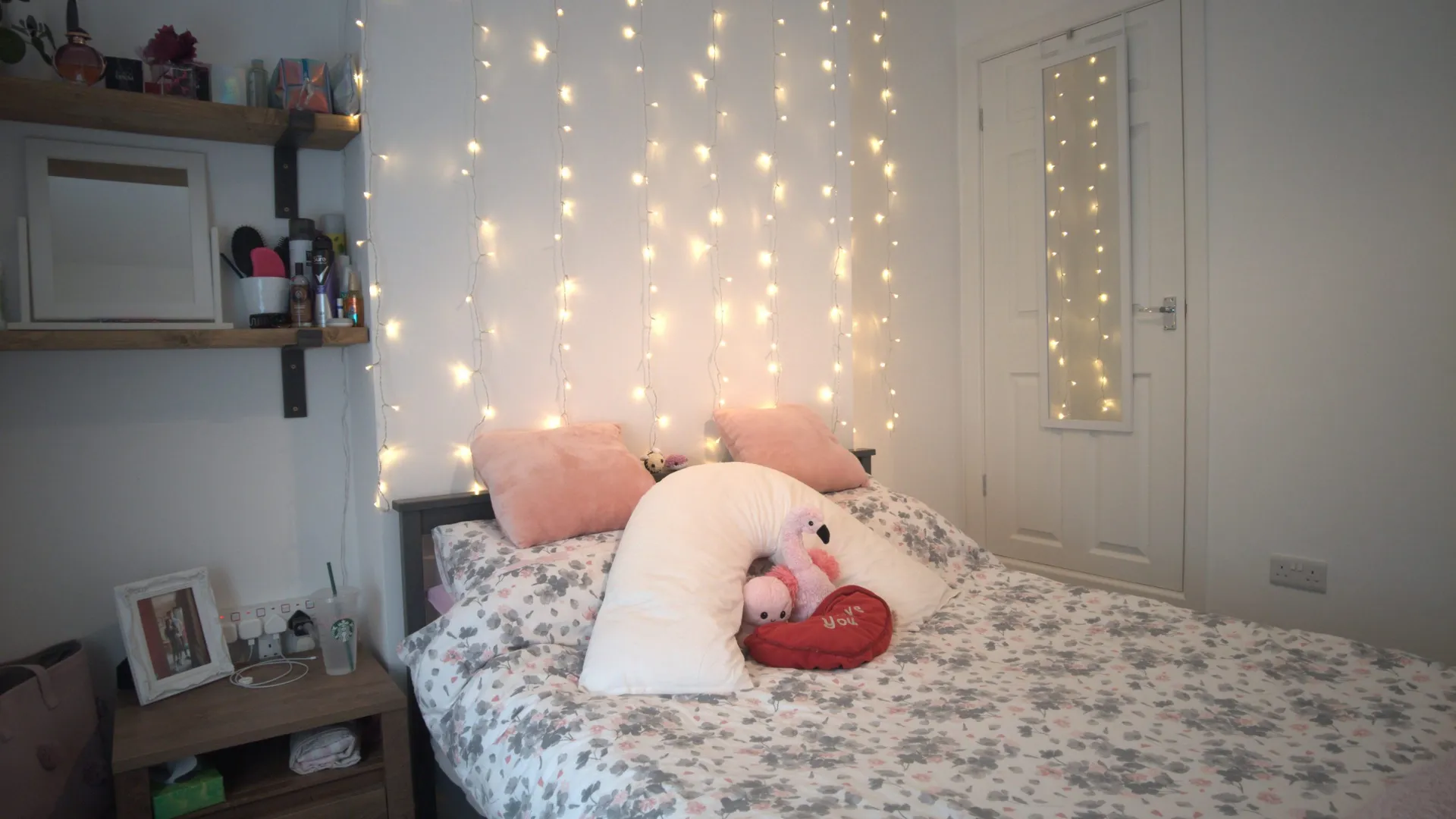 Charming 2 Bedroom House // 2026/7 - Main Image