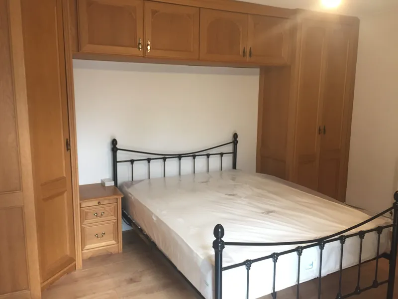 Charming 2 Bedroom Apartment // 2026/7 - Image 8