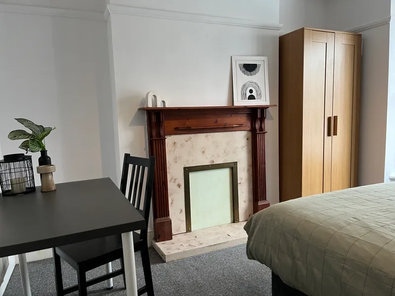 Cosy 3 Bedroom House // 2026/7 - Thumbnail 1