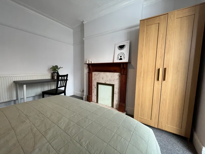 Cosy 3 Bedroom House // 2026/7 - Image 2