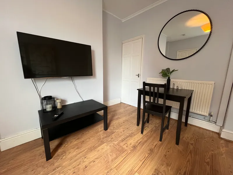 Cosy 3 Bedroom House // 2026/7 - Image 4