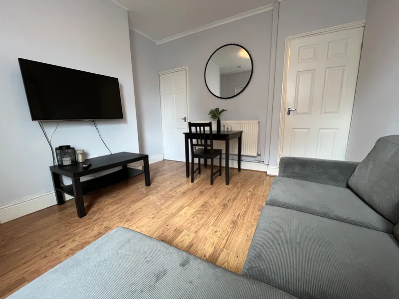 Cosy 3 Bedroom House // 2026/7 - Image 5