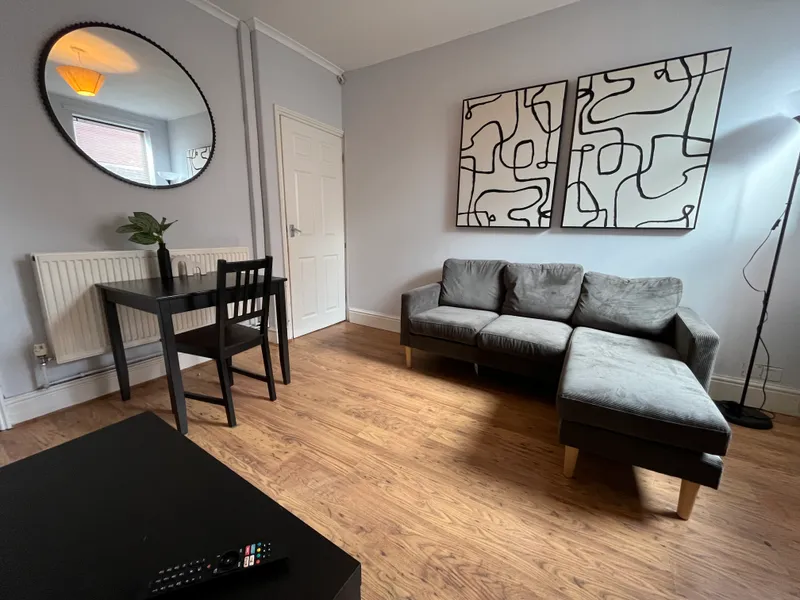 Cosy 3 Bedroom House // 2026/7 - Image 6