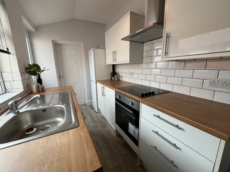 Cosy 3 Bedroom House // 2026/7 - Image 7