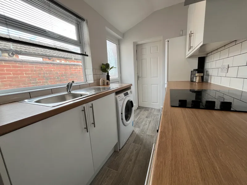 Cosy 3 Bedroom House // 2026/7 - Image 8