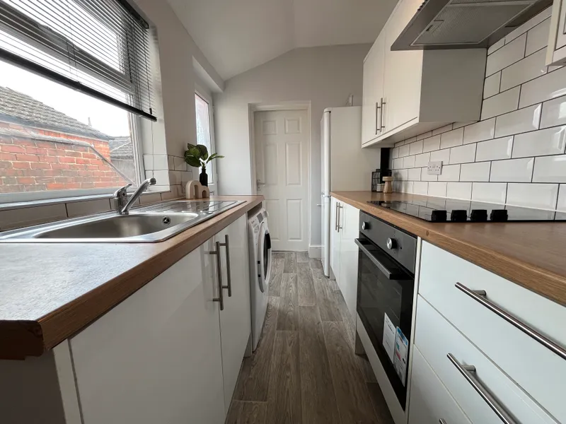 Cosy 3 Bedroom House // 2026/7 - Image 9