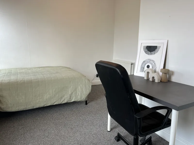 Cosy 3 Bedroom House // 2026/7 - Image 14