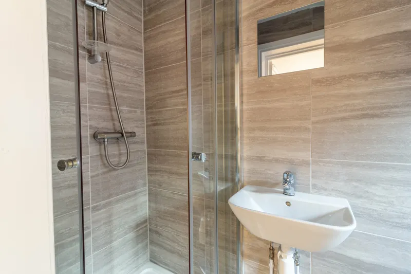 Charming 3 Bedroom 2 Bathroom House // 2026/7 - Image 8